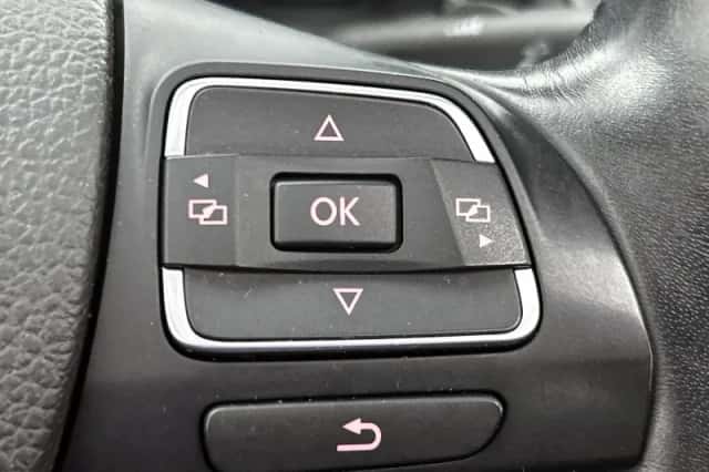 Volkswagen Tiguan (2016) thumbnail 6