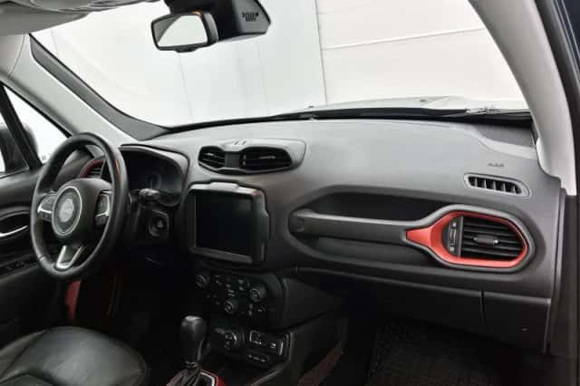 Jeep Renegade (2022) thumbnail 17