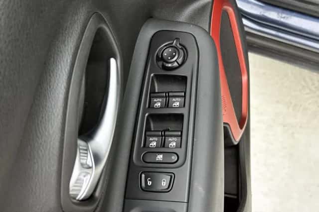 Jeep Renegade (2022) thumbnail 23