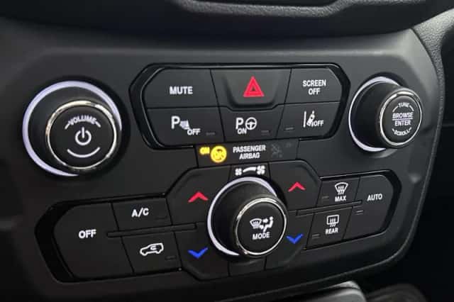 Jeep Renegade (2022) thumbnail 24
