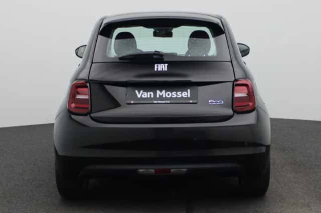 Fiat 500 (2023) thumbnail 5