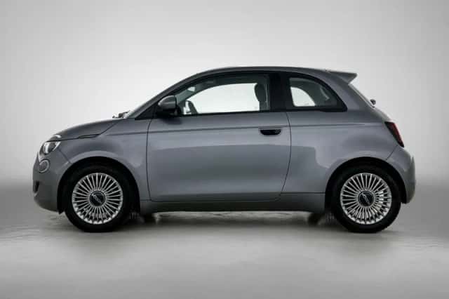 Fiat 500 (2023) thumbnail 2