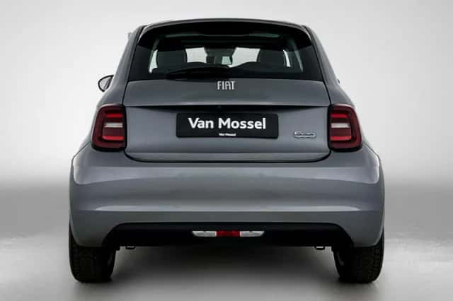 Fiat 500 (2023) thumbnail 3