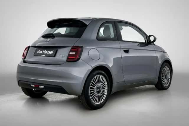 Fiat 500 (2023) thumbnail 4