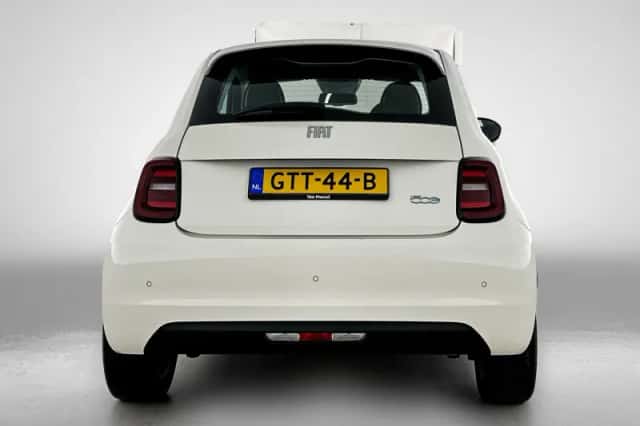 Fiat 500 (2022) thumbnail 3