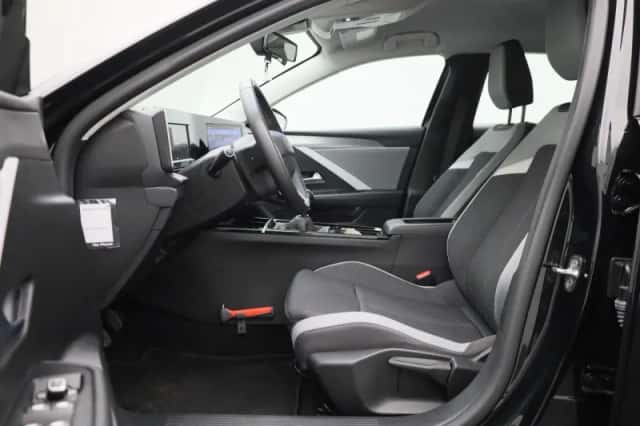 Opel Astra (2023) thumbnail 11