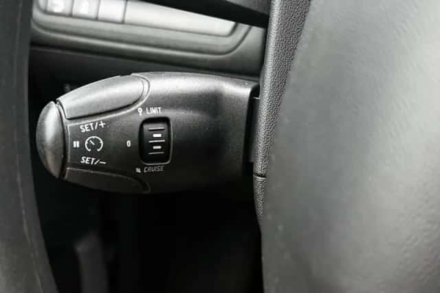 Peugeot 208 (2017) thumbnail 5