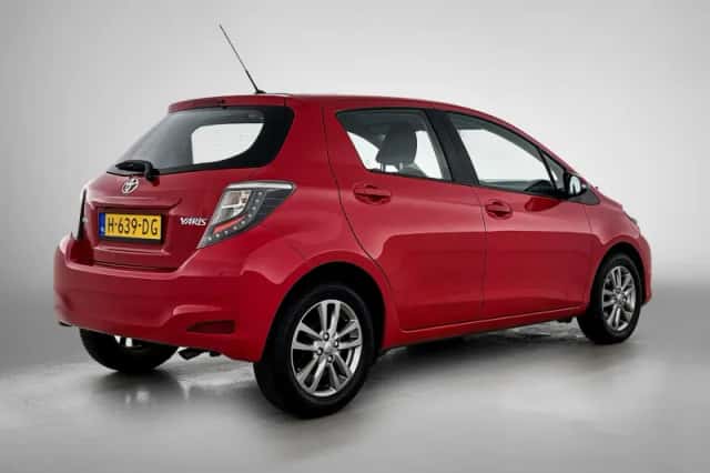 Toyota Yaris (2014) thumbnail 4