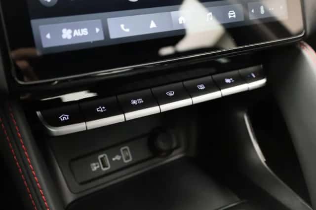 MG ZS (2023) thumbnail 16