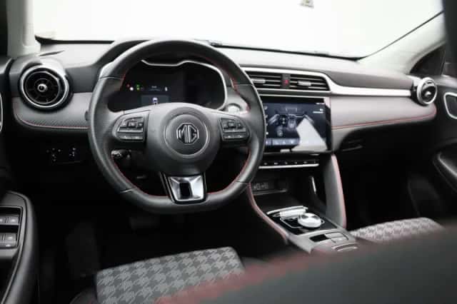MG ZS (2023) thumbnail 7