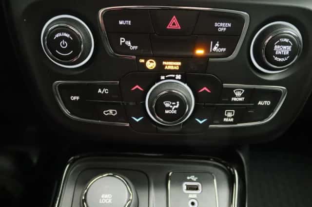 Jeep Compass (2017) thumbnail 10