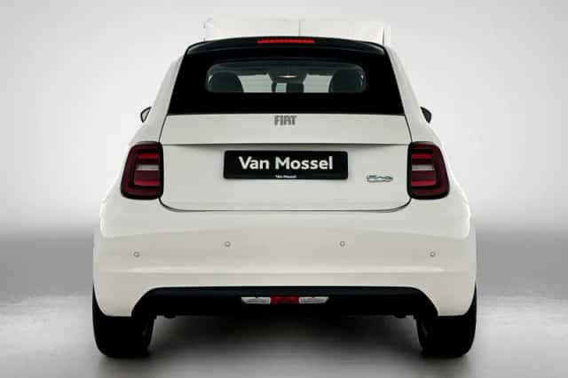 Fiat 500e (2022) thumbnail 3