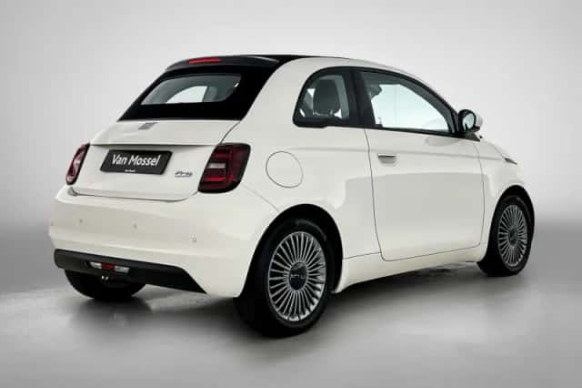 Fiat 500e (2022) thumbnail 4
