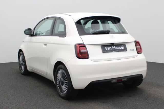 Fiat 500 (2023) thumbnail 2