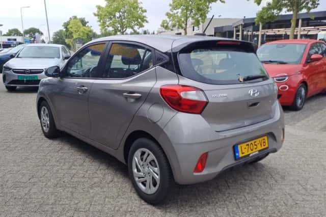 Hyundai i10 (2021) thumbnail 2