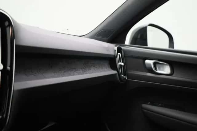 Volvo XC40 (2022) thumbnail 22