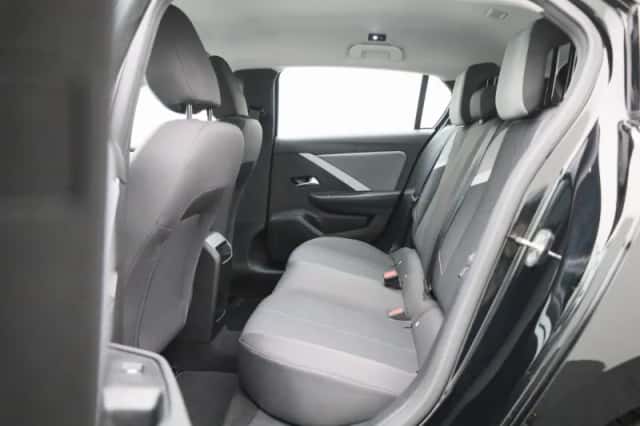 Opel Astra (2023) thumbnail 12