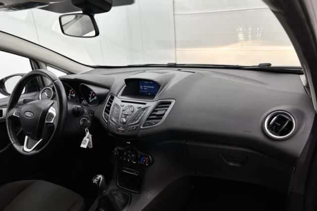Ford Fiesta (2017) thumbnail 16