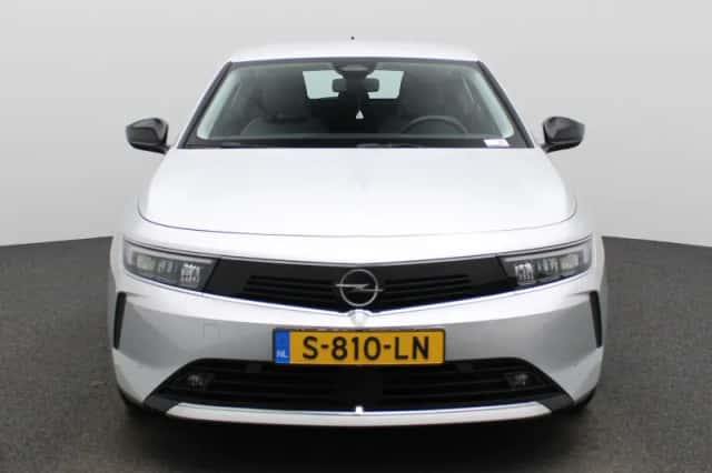 Opel Astra (2023) thumbnail 3