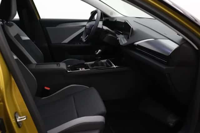 Opel Astra (2023) thumbnail 5