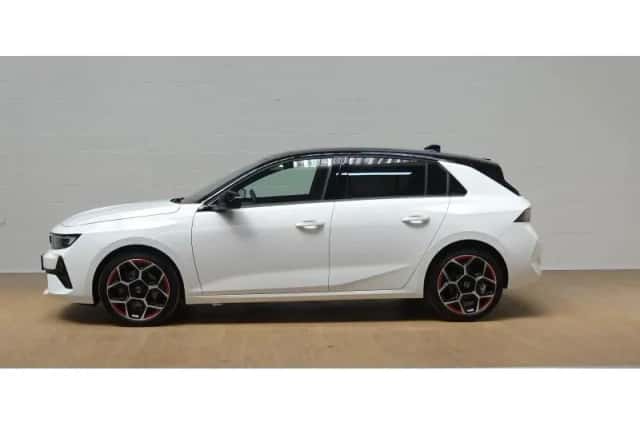 Opel Astra (2023) thumbnail 3