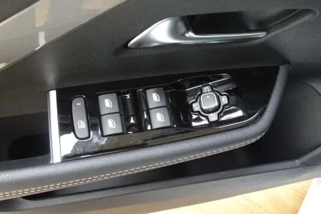 Opel Astra (2023) thumbnail 9