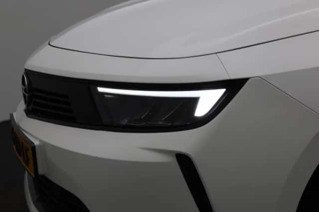 Opel Astra (2023) thumbnail 12
