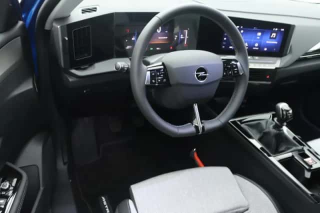 Opel Astra (2023) thumbnail 3