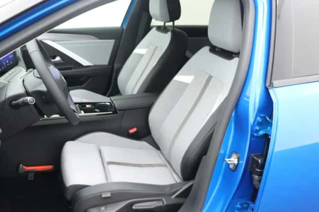 Opel Astra (2023) thumbnail 4