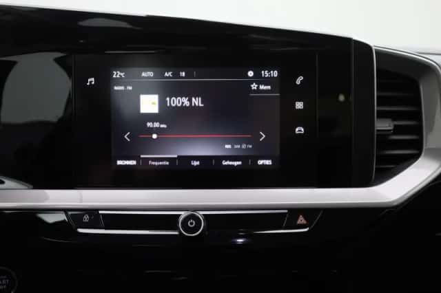 Opel Mokka-e (2023) thumbnail 16