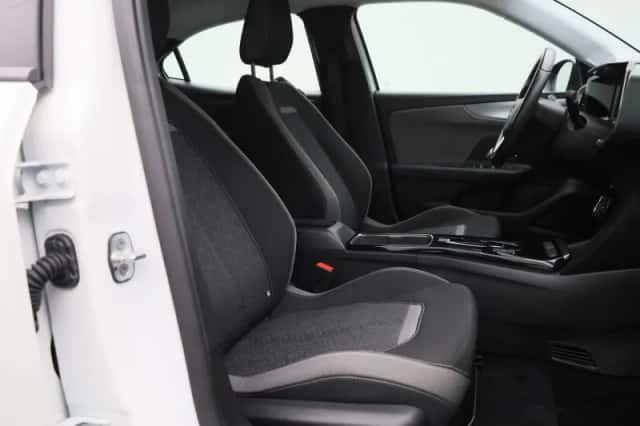 Opel Mokka-e (2023) thumbnail 29