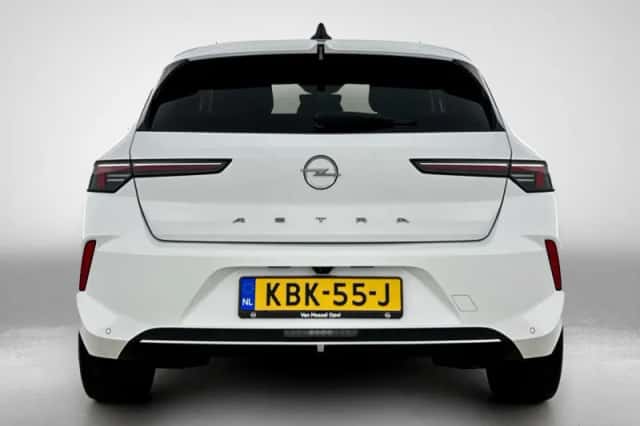 Opel Astra (2022) thumbnail 3