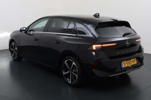 Opel Astra (2023) thumbnail 2