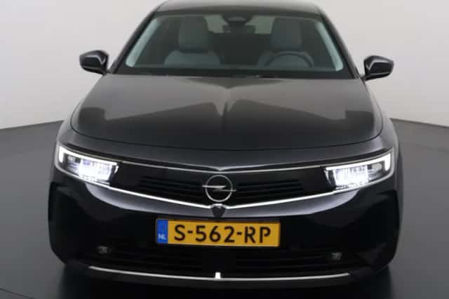 Opel Astra (2023) thumbnail 3