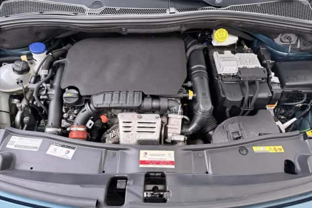 Peugeot 2008 (2018) thumbnail 11