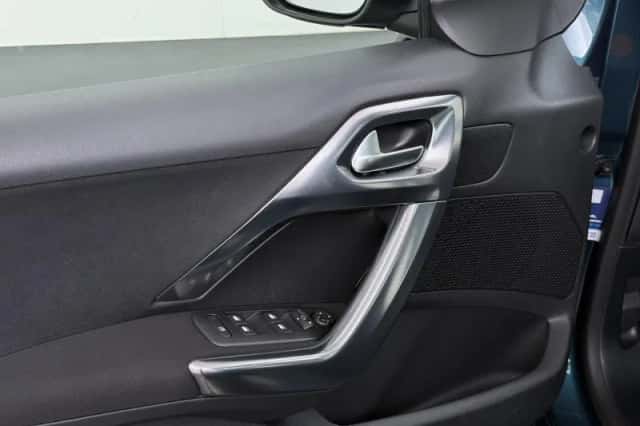 Peugeot 2008 (2018) thumbnail 12