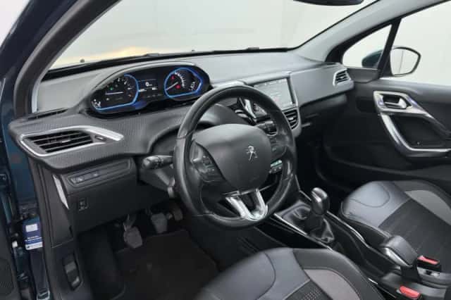 Peugeot 2008 (2018) thumbnail 13