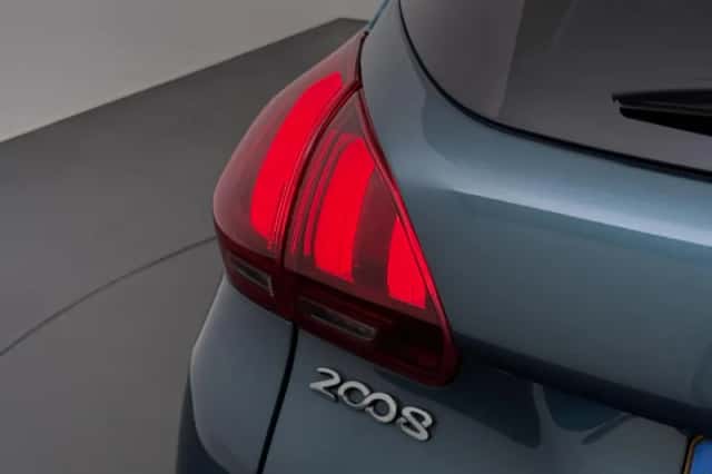 Peugeot 2008 (2018) thumbnail 3