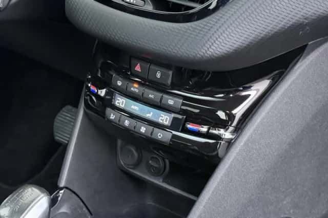 Peugeot 2008 (2018) thumbnail 31