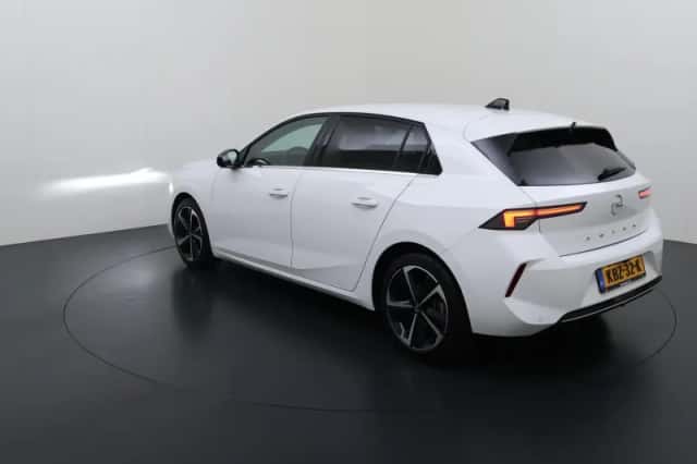 Opel Astra (2022) thumbnail 3