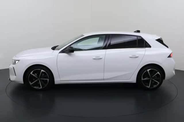 Opel Astra (2022) thumbnail 4