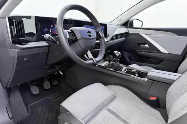 Opel Astra (2022) thumbnail 5
