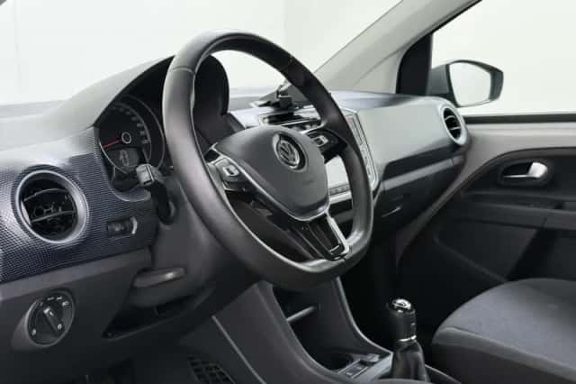 Volkswagen Up! (2017) thumbnail 6