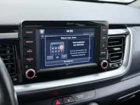 Kia Stonic (2017) thumbnail 23