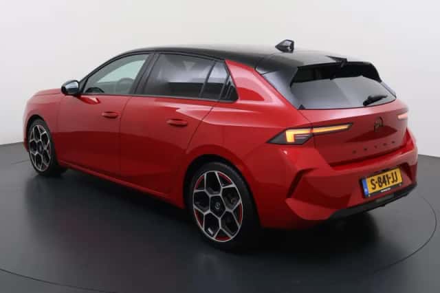 Opel Astra (2023) thumbnail 3