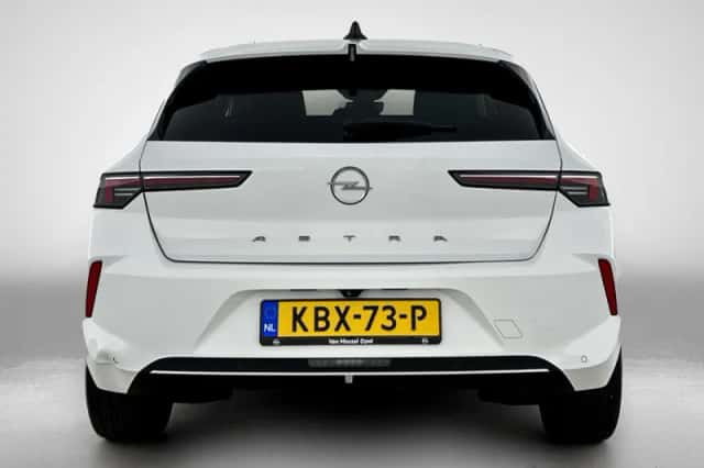 Opel Astra (2022) thumbnail 3