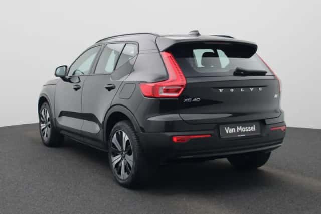 Volvo XC40 (2023) thumbnail 2