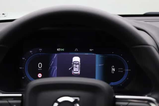Volvo XC40 (2023) thumbnail 8