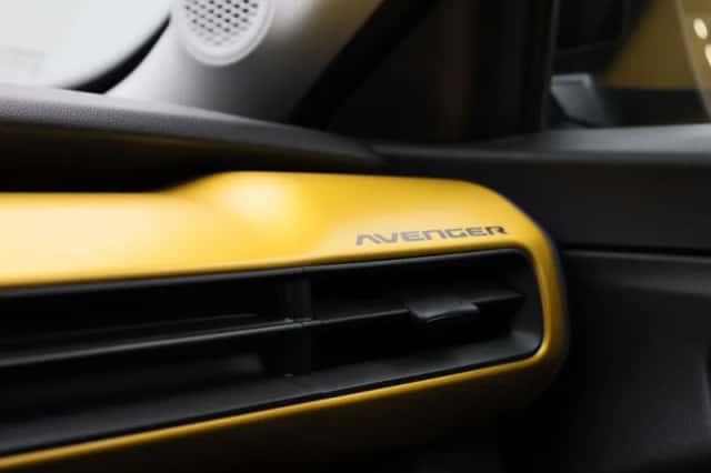 Jeep Avenger (2023) thumbnail 25