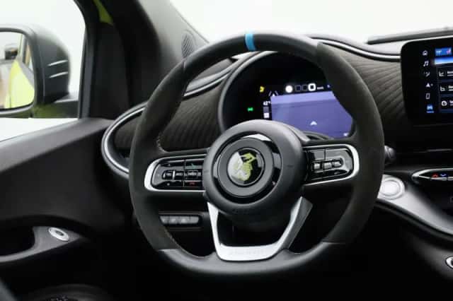 Abarth 500 C (2023) thumbnail 41